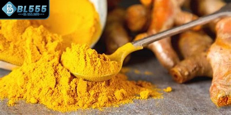 Cách vô nghệ gà tre bôi rượu nghệ